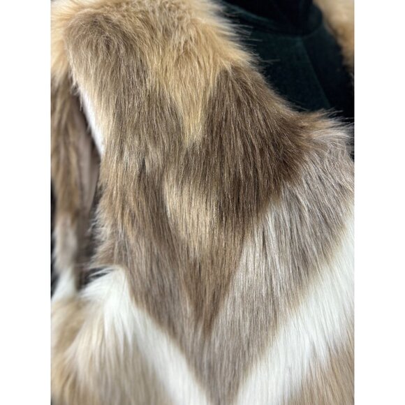 Skies Are Blue Womens M Faux Fur Chevron Vest Winter Coat Neutral Beige Brown - Picture 7 of 11
